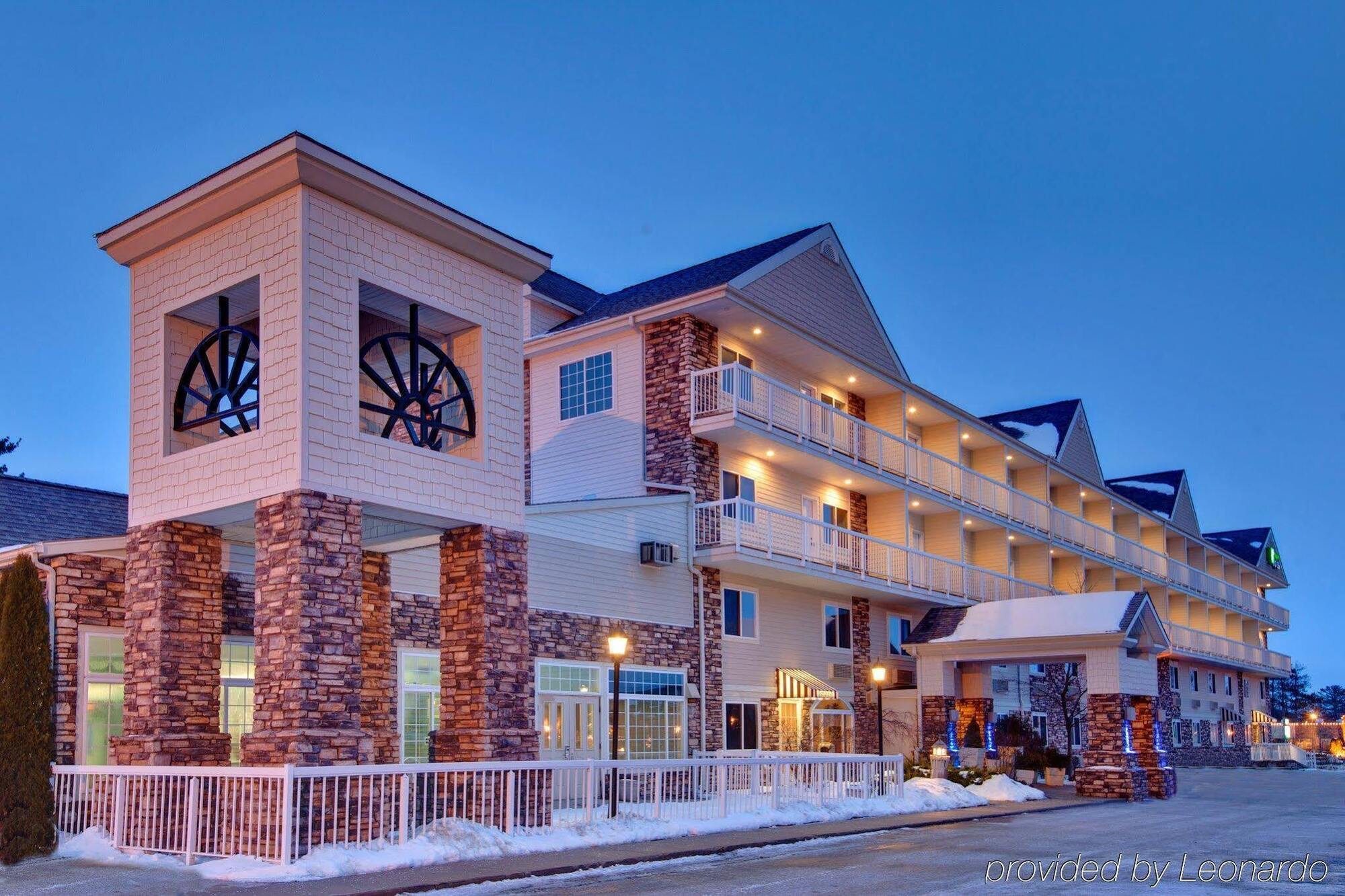 Holiday Inn Express Mackinaw City By Ihg Exterior foto